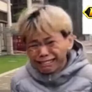 Reaction khóc đau khổ với biểu cảm tuyệt vọng